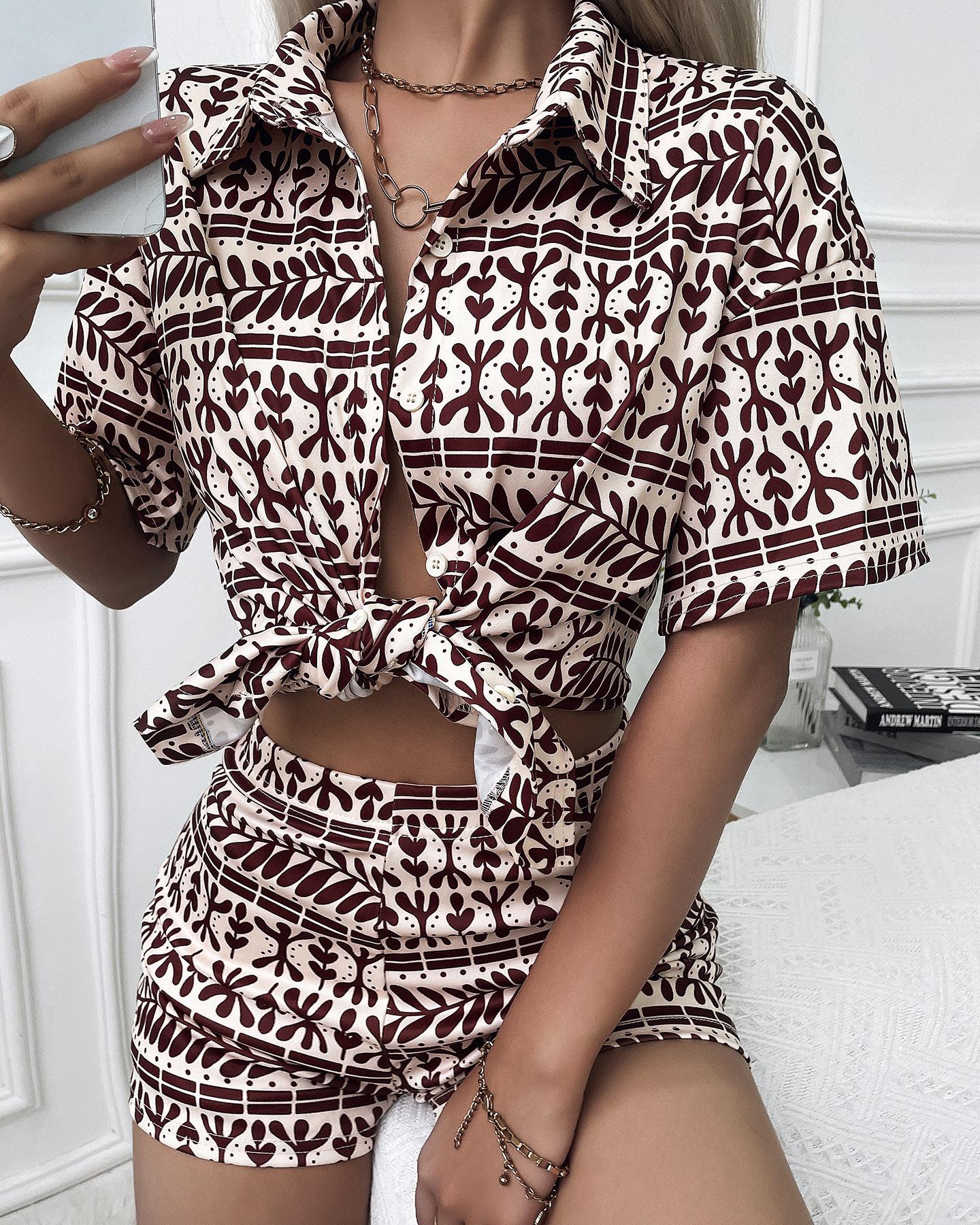 

Graphic Print Crop Top & High Waist Shorts Set, Brown