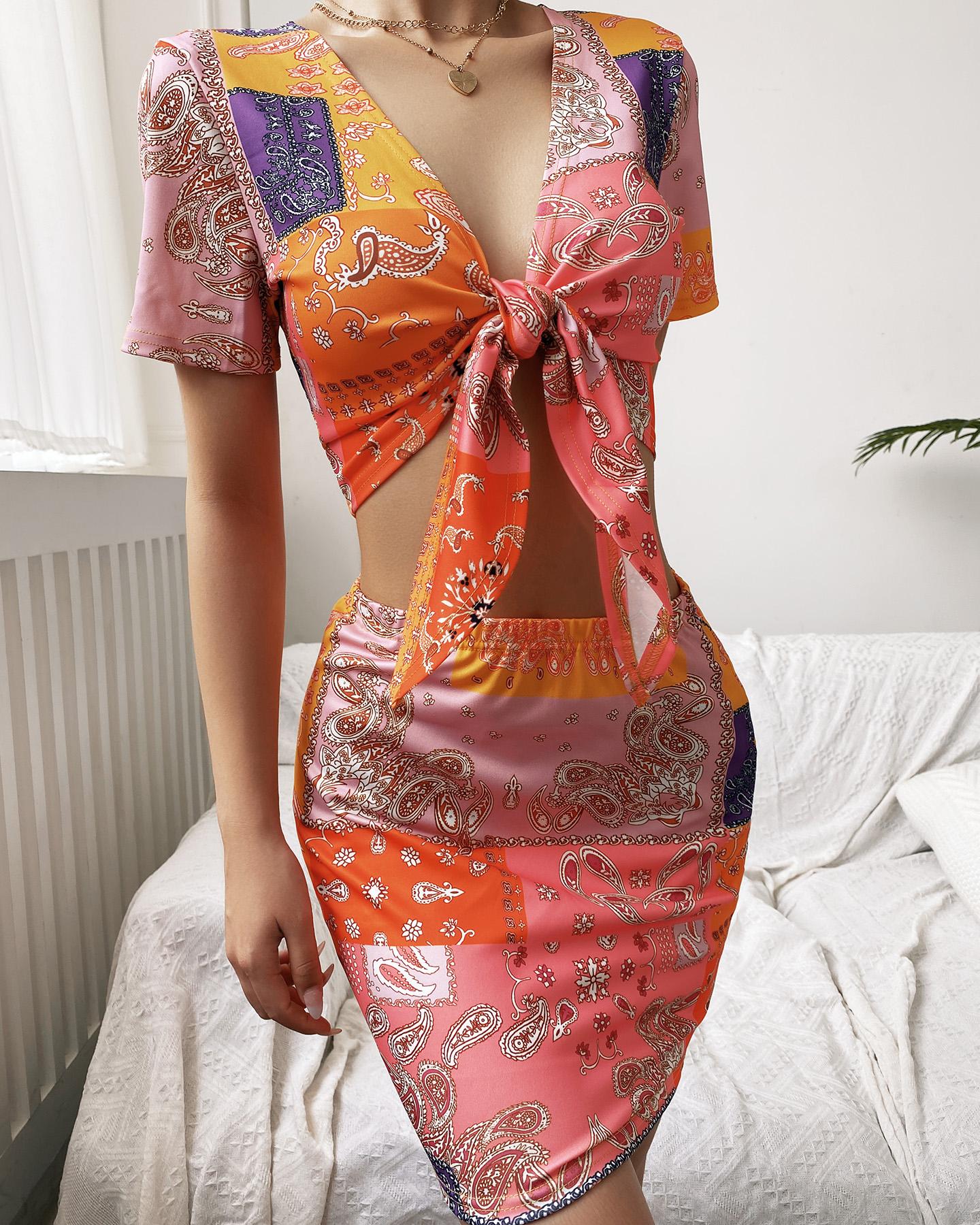 

Paisley Print Lace-up Short Sleeve Cropped Top With Short Skirt Skirt Sets, Multicolor