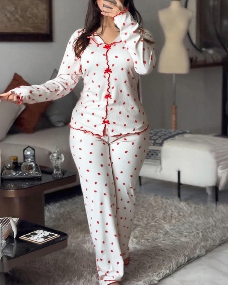 

Conjunto de 2 piezas con estampado de fresas, lazo decorativo, cuello vuelto, escote en V, top con volantes y pantalones con cintura elástica, conjunto de pijama informal acanalado., White