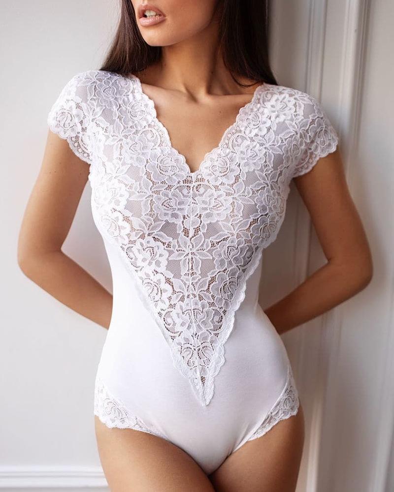 

Short Sleeve Floral Pattern Lace Skinny Bodysuit, White