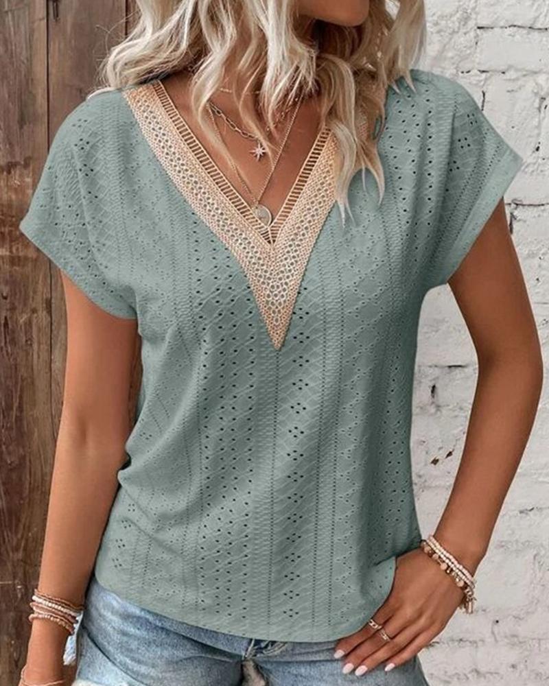

Contrast Lace Eyelet Embroidery V-Neck T-shirt, Green