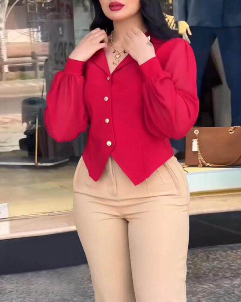 

Blusa con botones y parche de malla transparente con cuello con muescas, Red