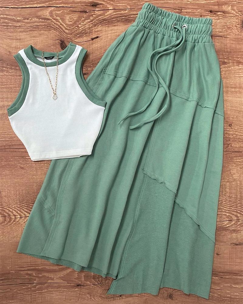 

Contrast Paneled Crop Top & Pleated Skirt Set, Green