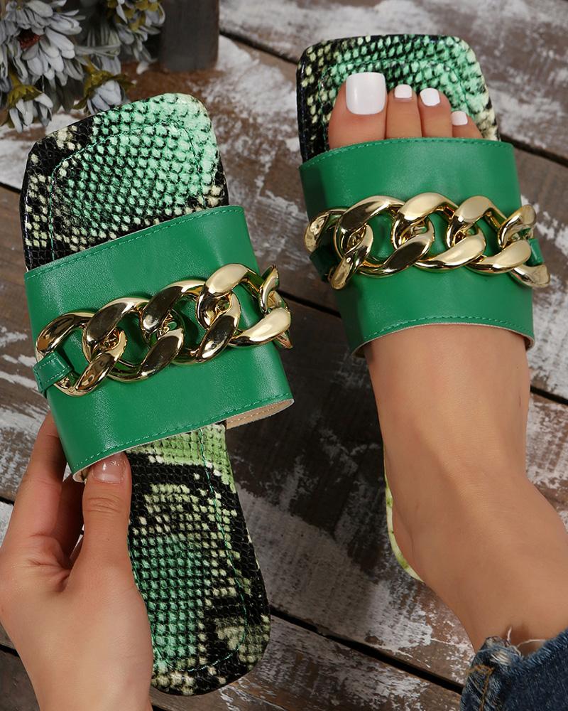 Pantuflas decorativas con cadena y correa ancha de piel de serpiente