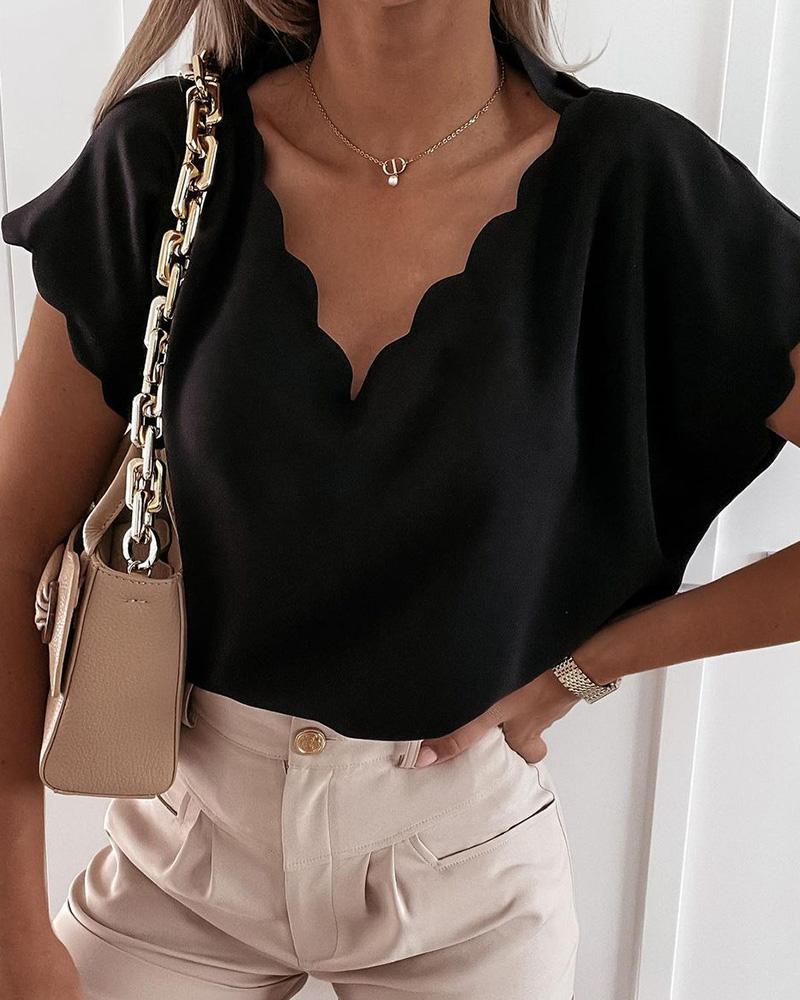 

Scallop Trim Short Sleeve V-Neck Top, Black