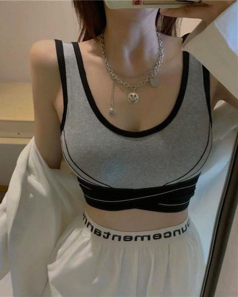 

Contrast Paneled Crisscross Sports Bra, Gray
