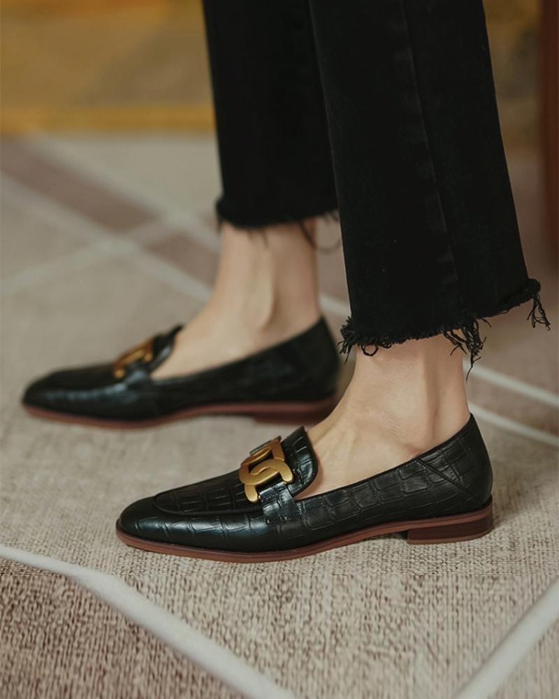 

Round-toe Crocodile Pattern Splicing Chain Flat Loafers, Black