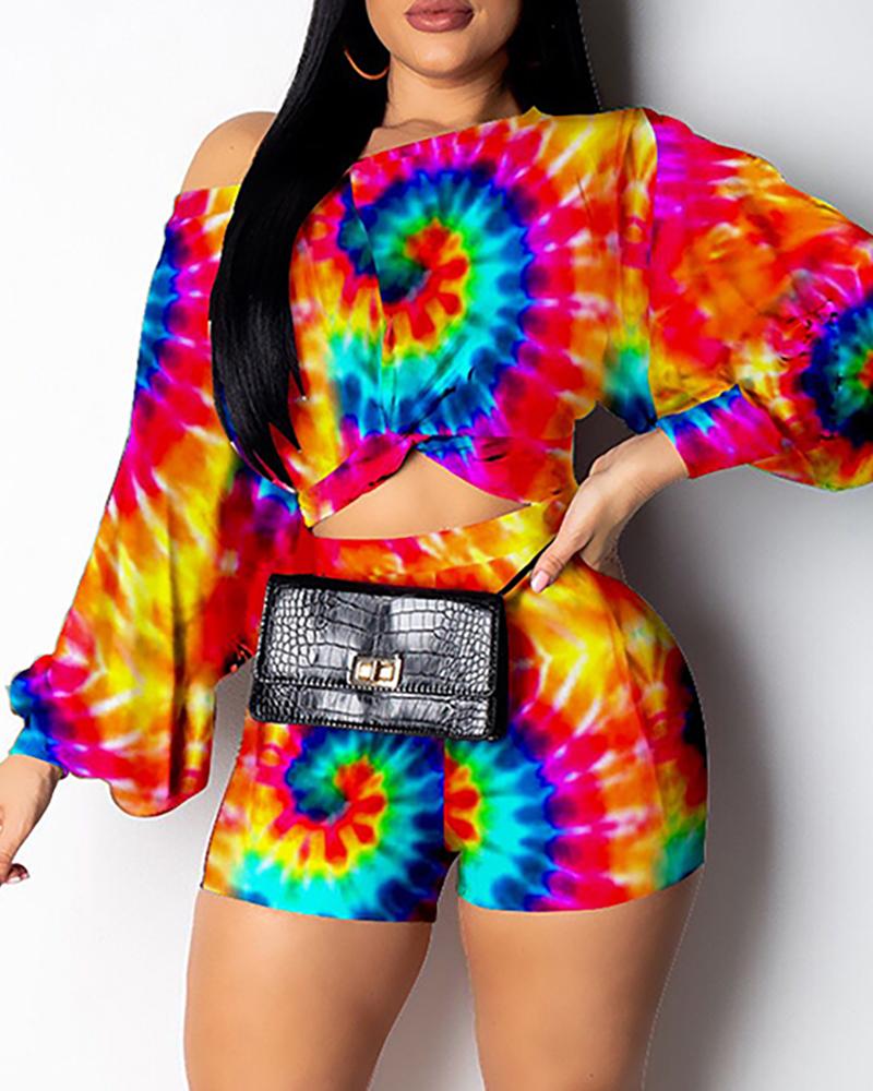 

Tie Dye Print Puffed Sleeve Top & Shorts Set, Red