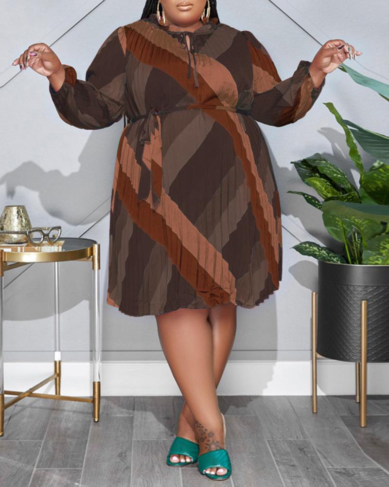 

Plus Size Geometric Print Pleated Casual Dress, Coffee