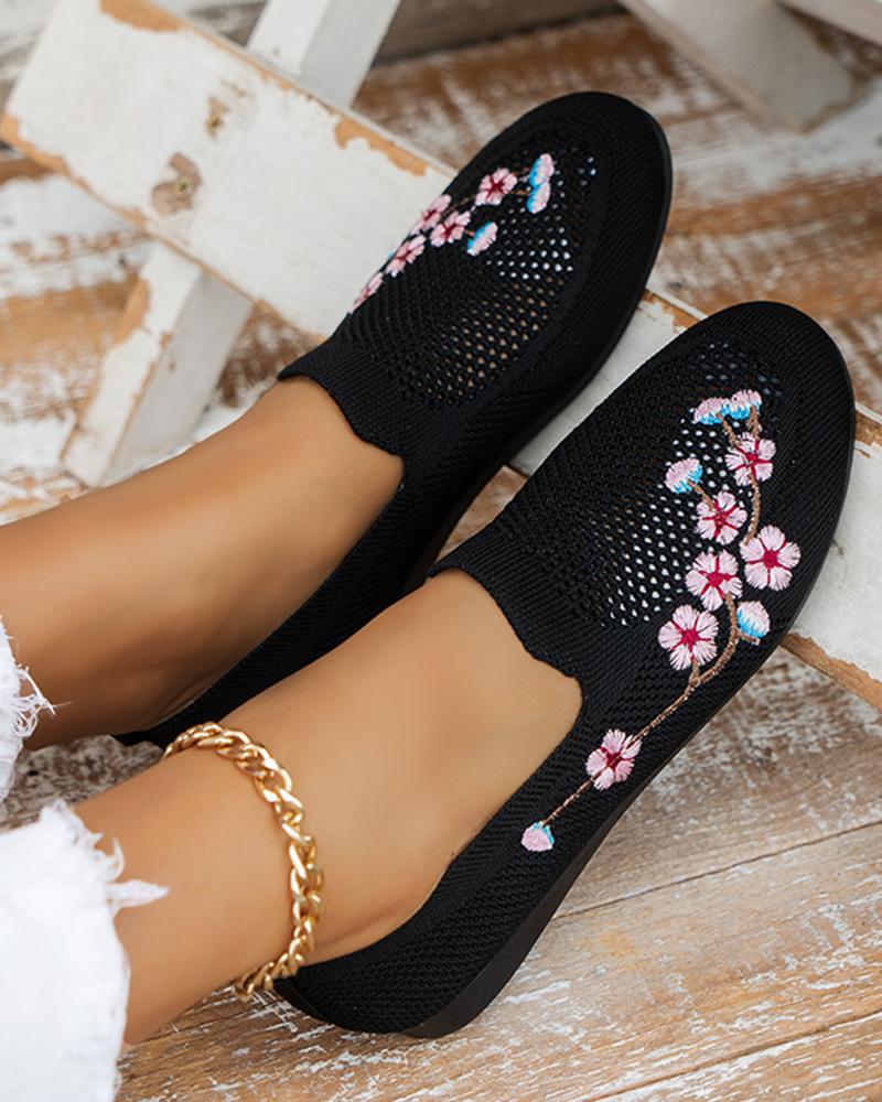 

Hollow Out National Style Floral Embroidery Slip-on, Black