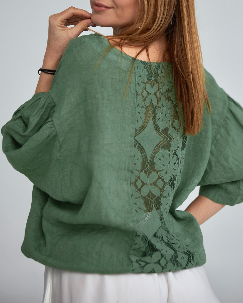 

Blusa casual estilo boho, decote canoa, manga bufante três quartos, patchwork de renda, bainha com cordão, ombro caído, blusa solta, Army green