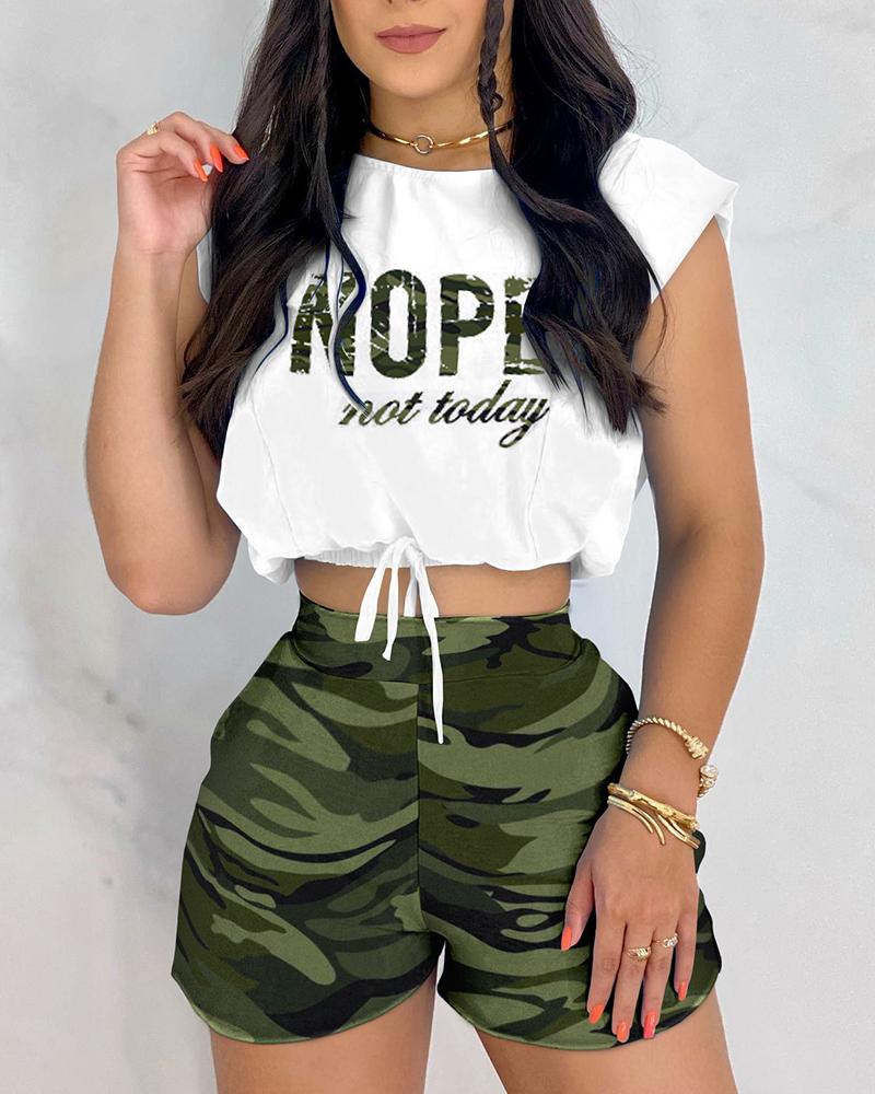 

Camouflage Letter Print Crop Top & Shorts Set, Camoflage