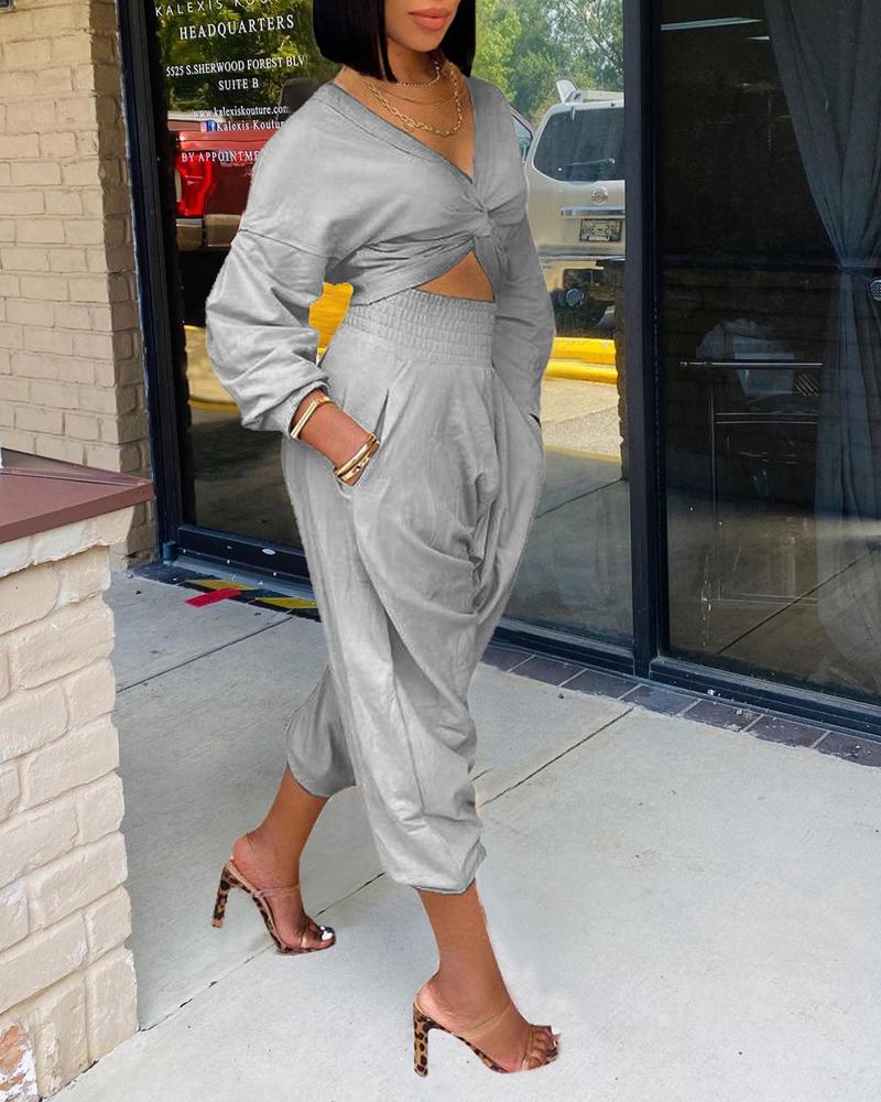 

Long Sleeve Twist Crop Top & High Waist Pocket Pants Set, Gray