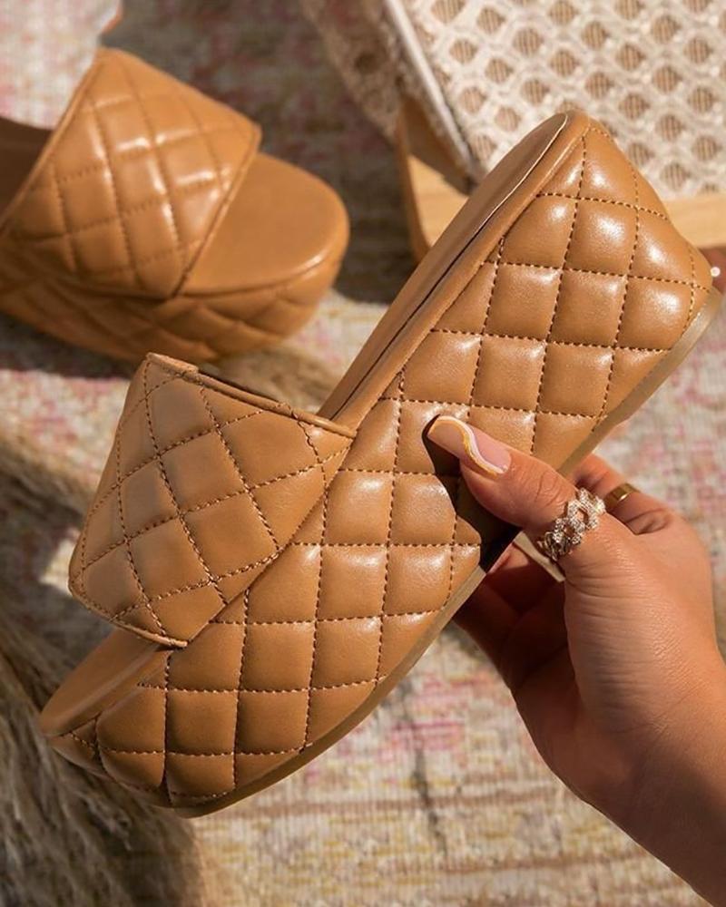 

Quilted Round Toe Platform Slippers, Apricot