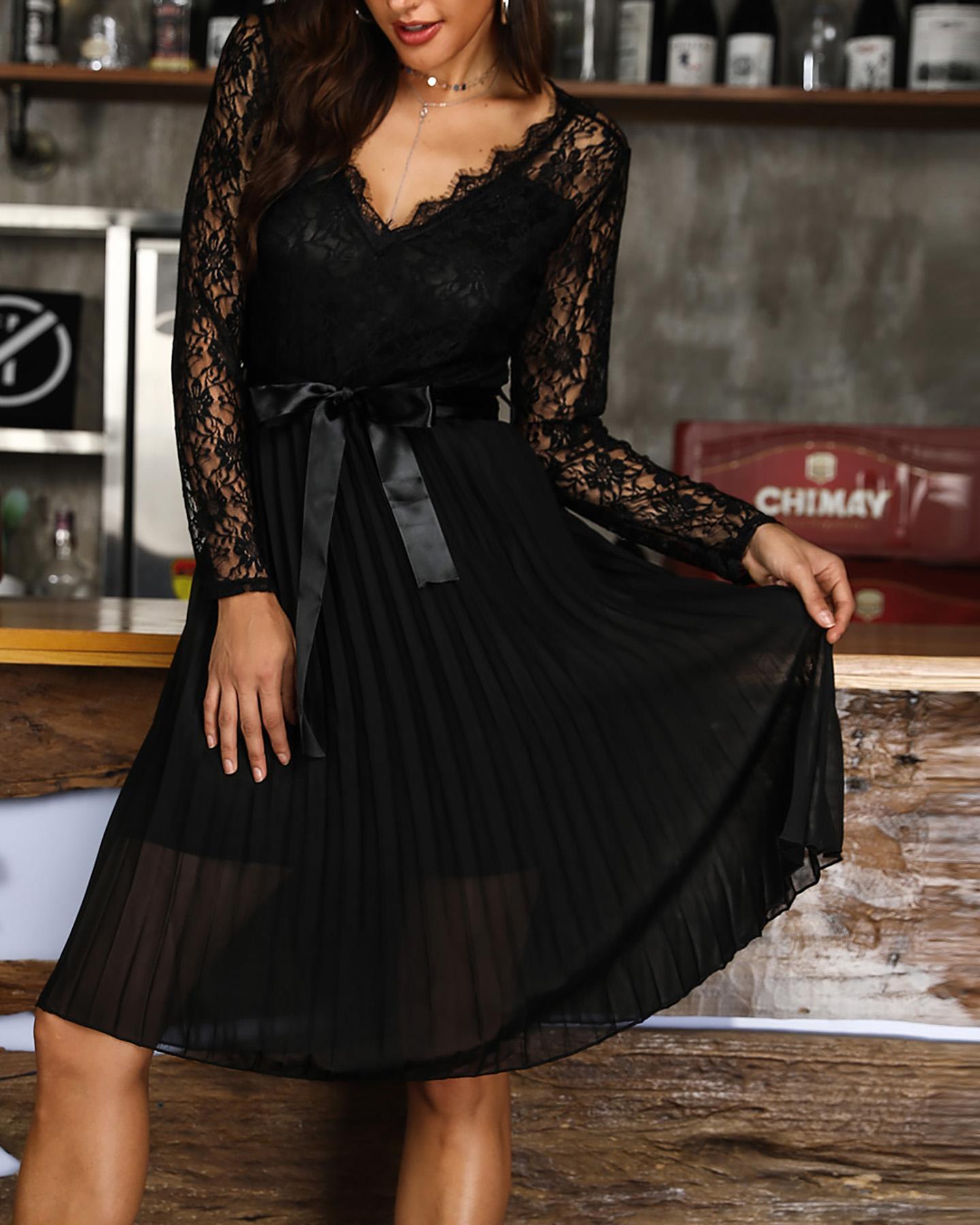 

V-neck Lace Bodice Pleated Dress, Black
