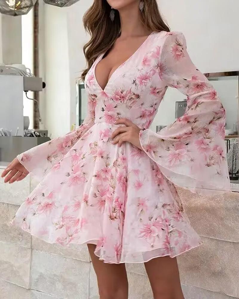 

Floral Print Bell Sleeve Plunge Dress, Light pink