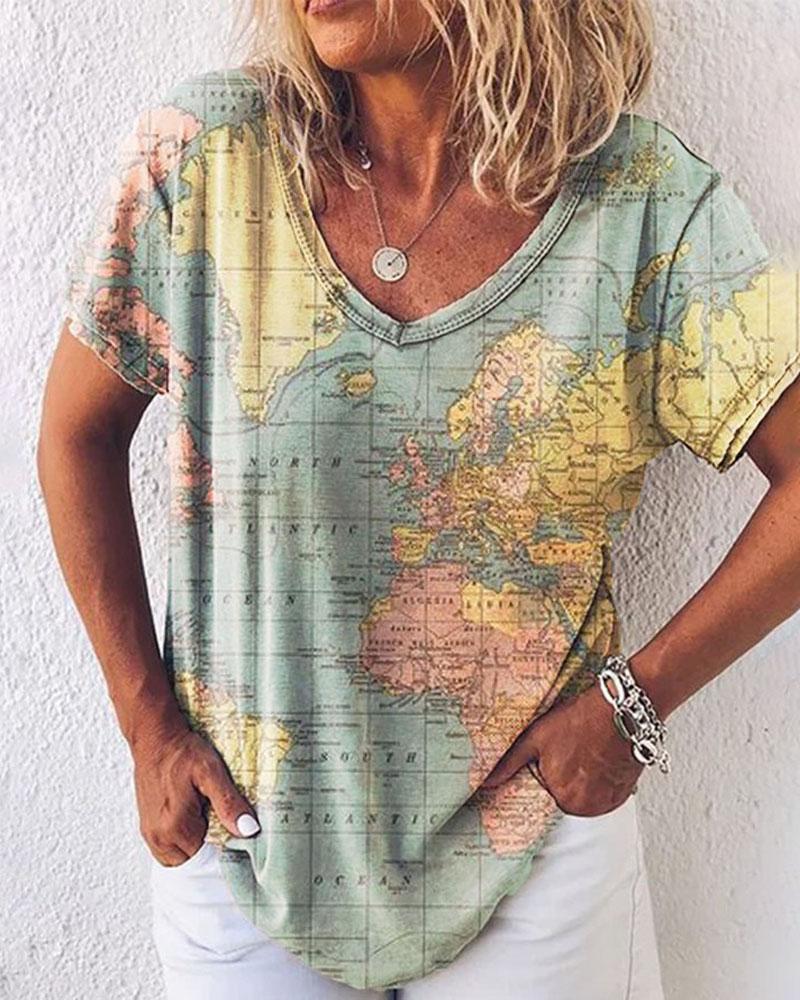 

Plus Size Map Print V-Neck Casual T-shirt, Light green