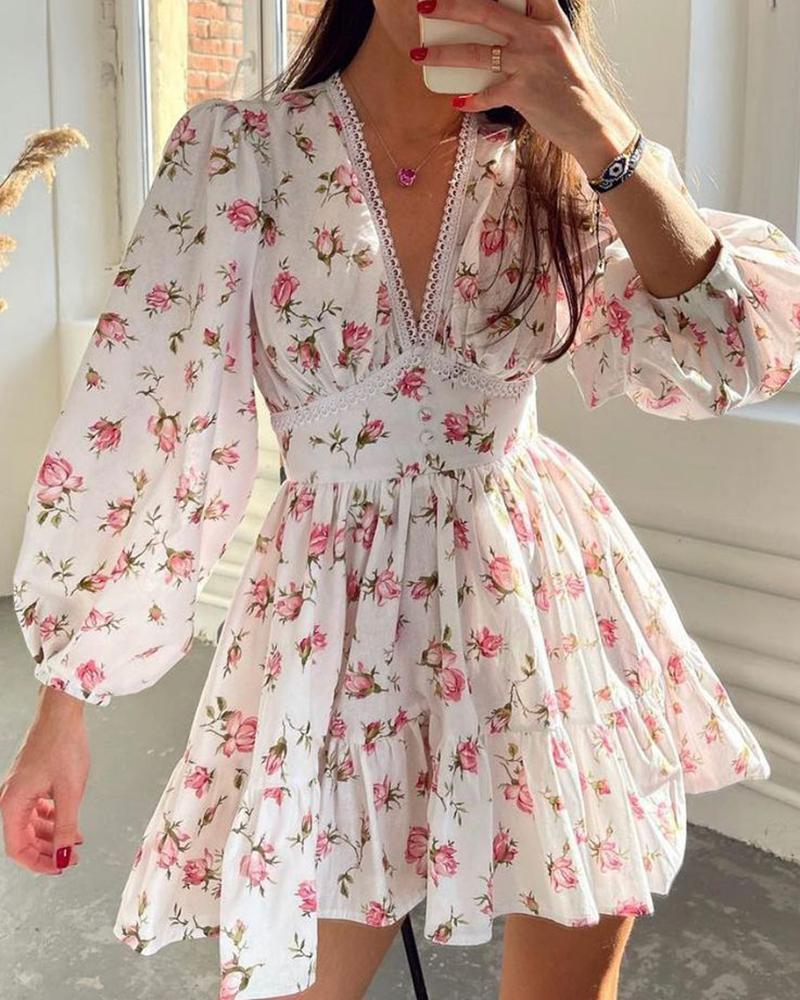 

Floral Print Lantern Sleeve V Neck Lace Hem Ruched Dress, White