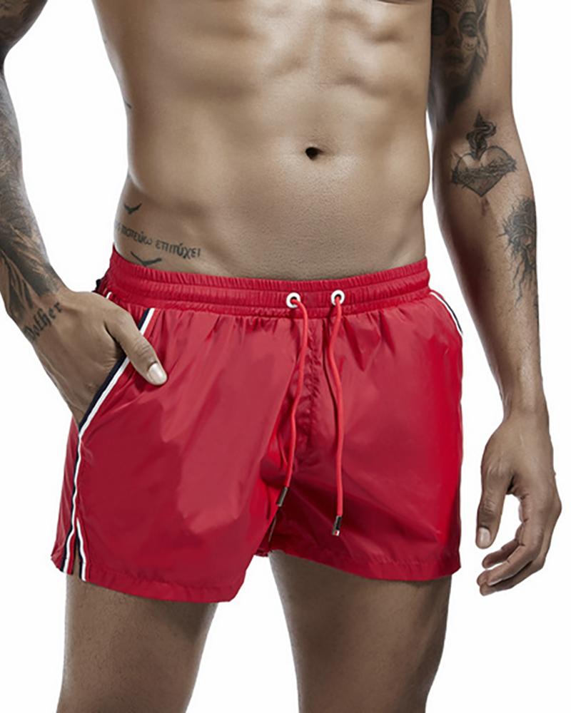 

Men Colorblock Slit Drawstring Shorts, Red