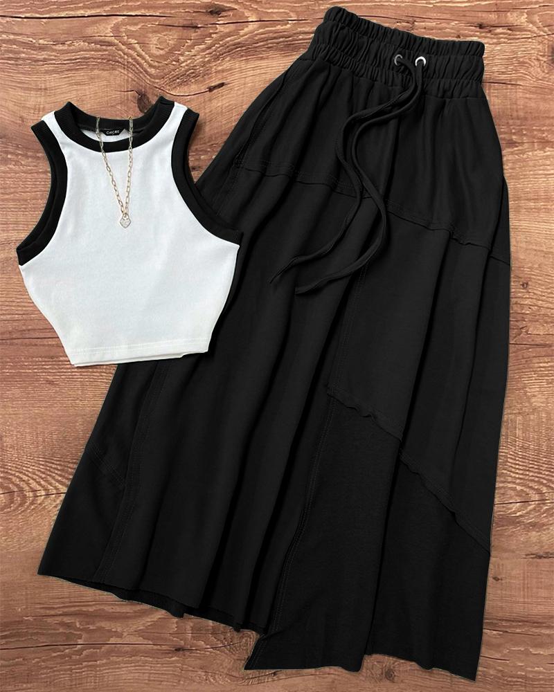 

Conjunto de falda plisada y top corto con paneles en contraste, Black