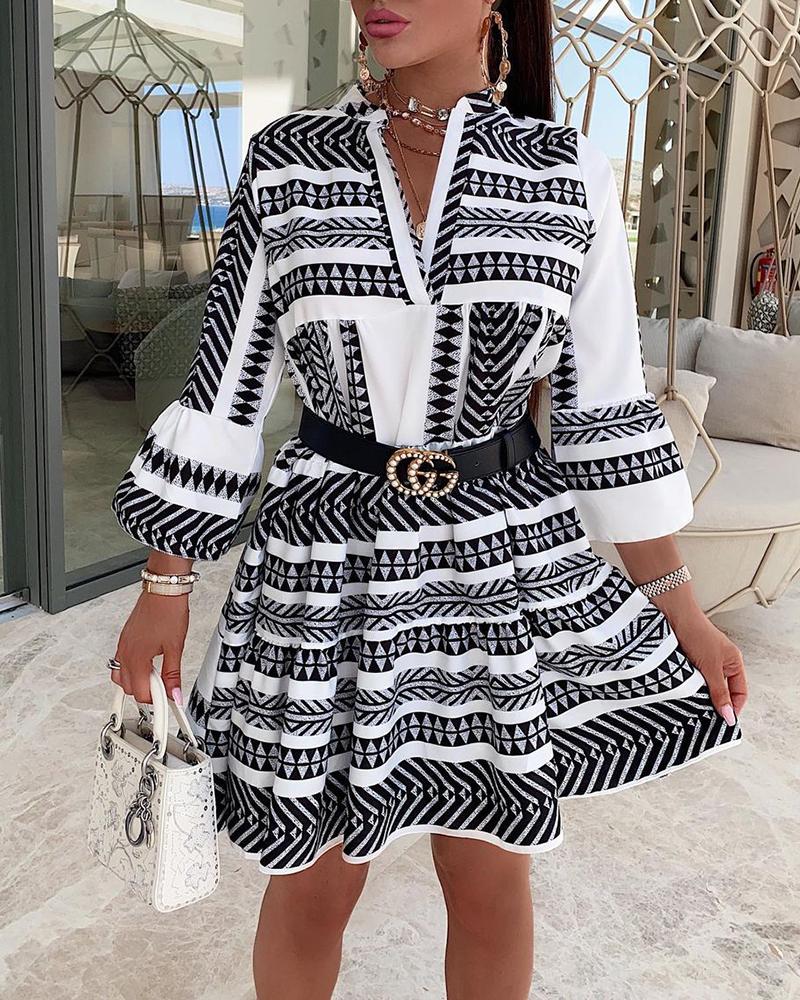 

V-Cut Geometric Print Bell Sleeve Casual Dress, Black