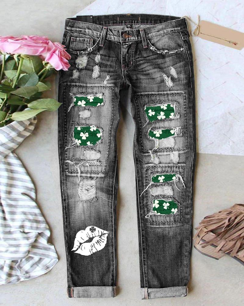 

St. Patrick' Day Lucky Shamrock Lip Print Patchwork Ripped Jeans, Black