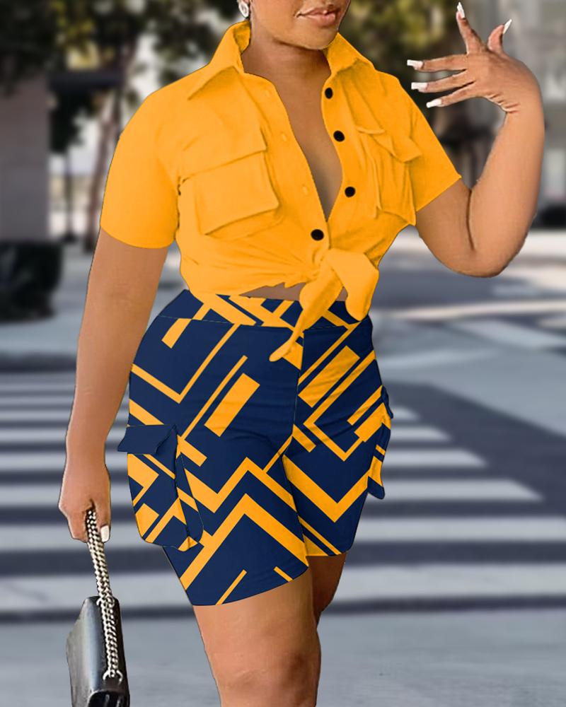 

Plus Size Plain Buttoned Crop Top & Geometric Print Shorts Set, Yellow