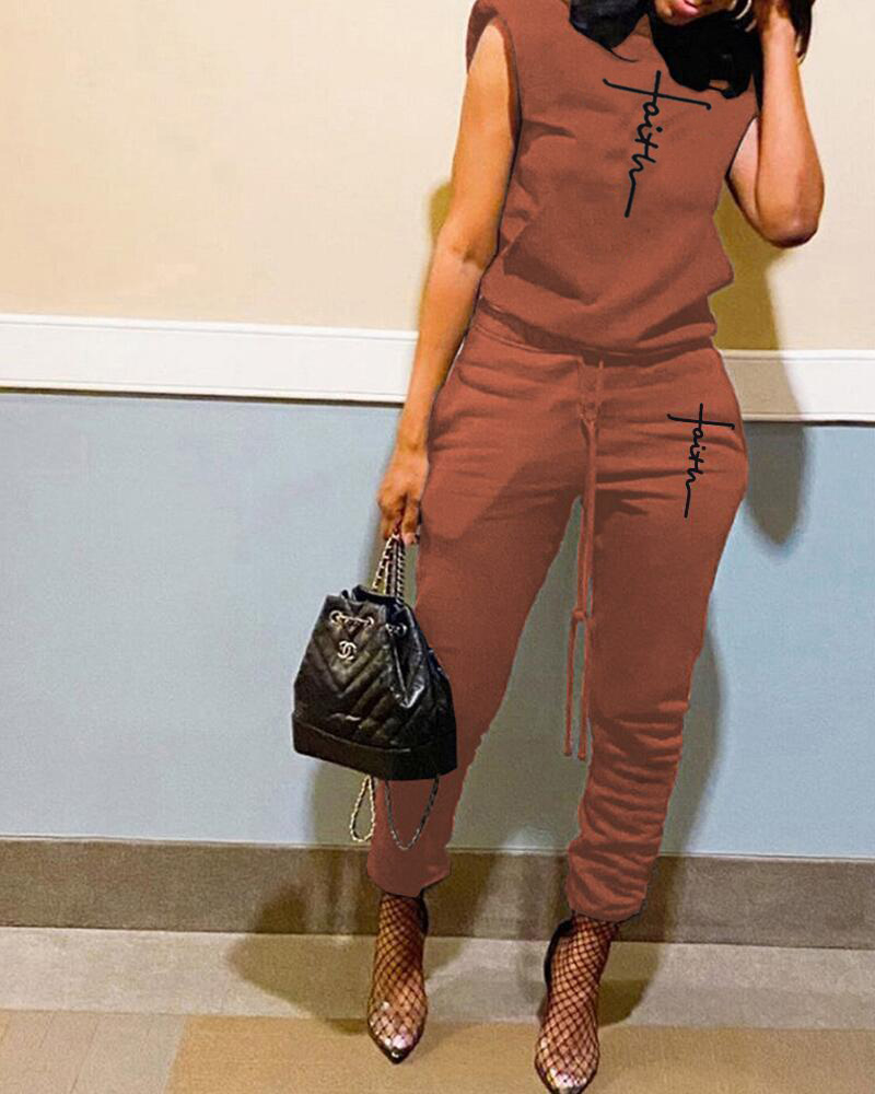 

Letter Print Sleeveless Hooded Top & Drawstring Pants Set, Coffee