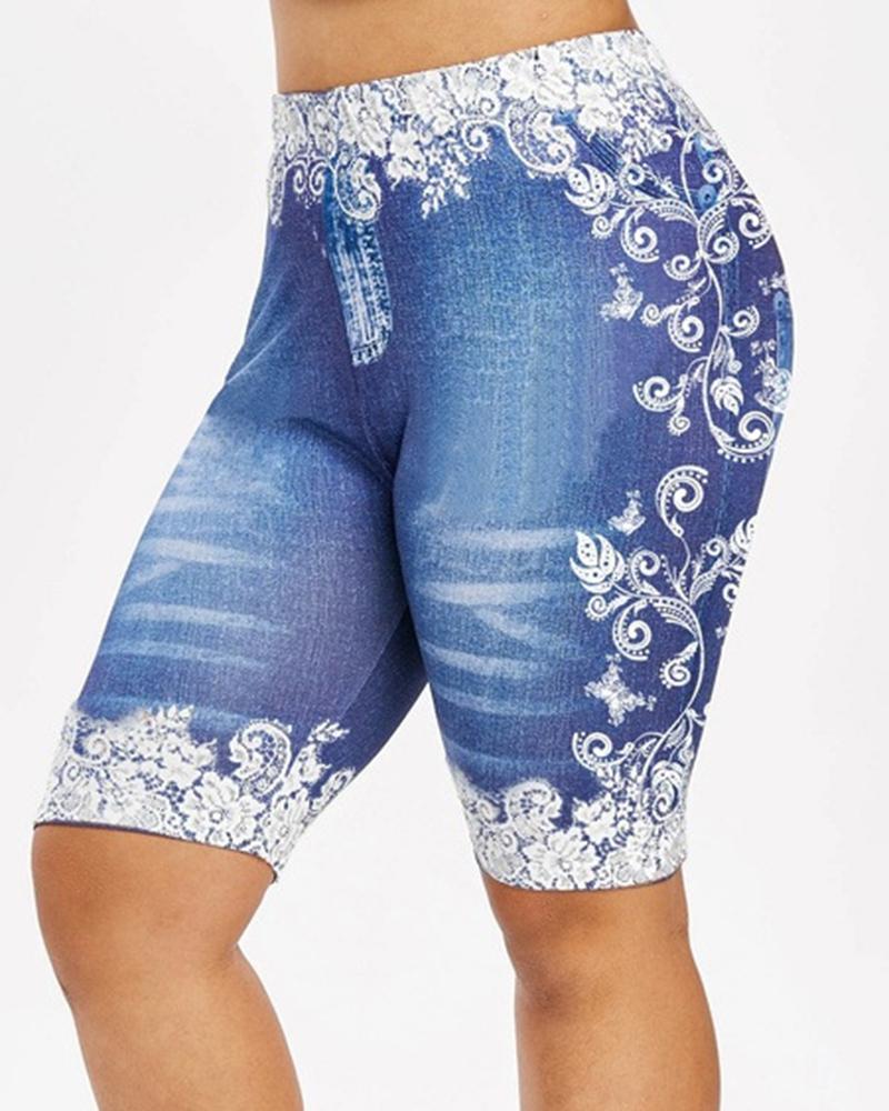 

Plus Size Floral Denim Look Print High Waist Shorts, Lighted blue