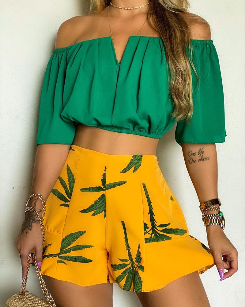 

Off Shoulder Plain Crop Top & Tropical Print Shorts Set, Green