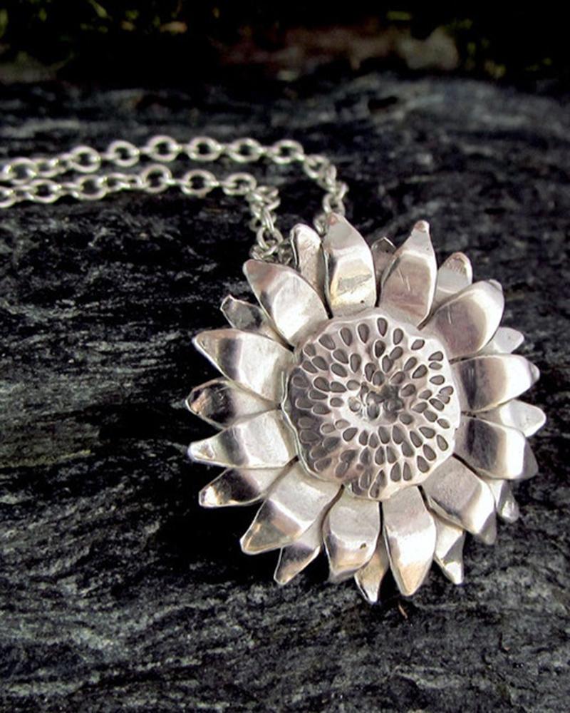 

1pc Trendy Sunflower Shaped Pendant Necklace, Silver