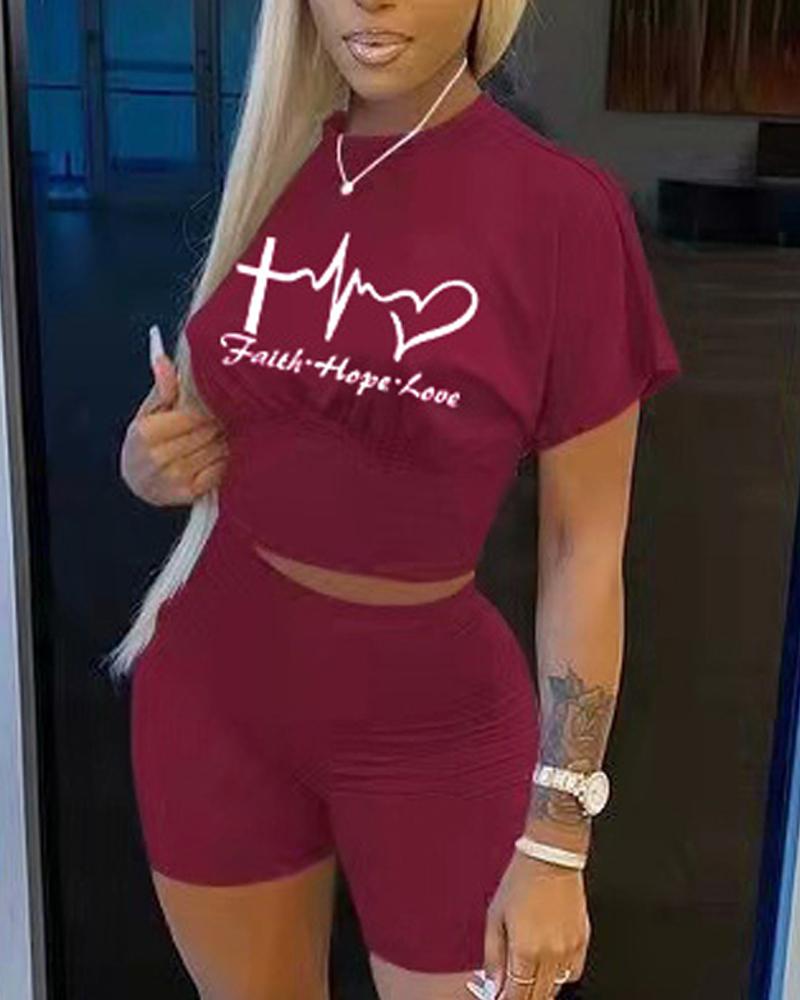 

Letter Heart Print Crop Top & Shorts Set, Wine red