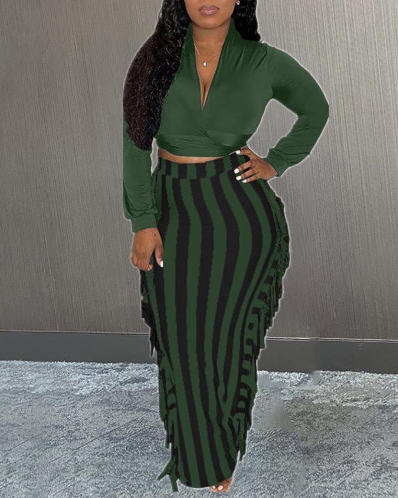 

Plunge Crop Top & Tassel Design Plain / Striped Print Skirt Set, Green