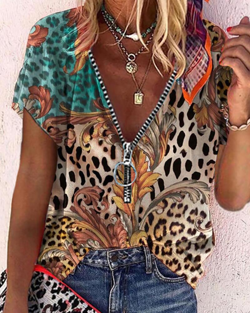 

Leopard Print Zipper Design V Neck Top