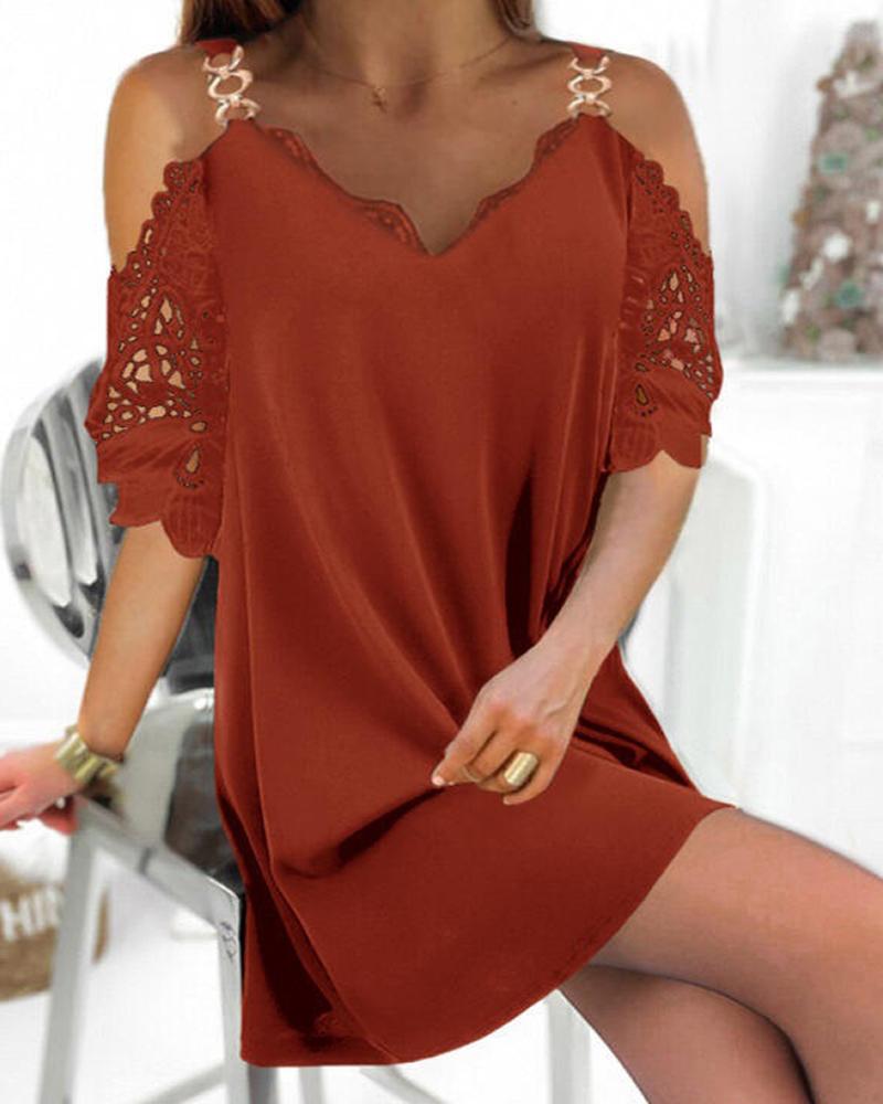 

Cold Shoulder Chain Decor Lace Patch Casual Dress, Wine red