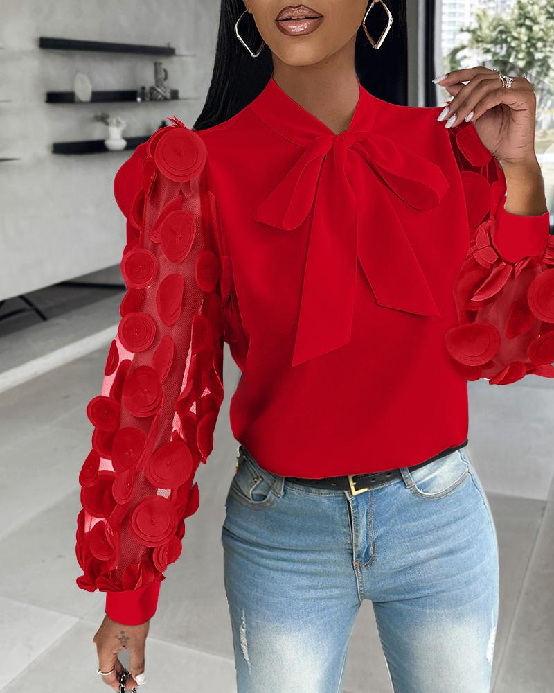 

Blusa con cuello anudado y parche de malla transparente con estampado floral, Red