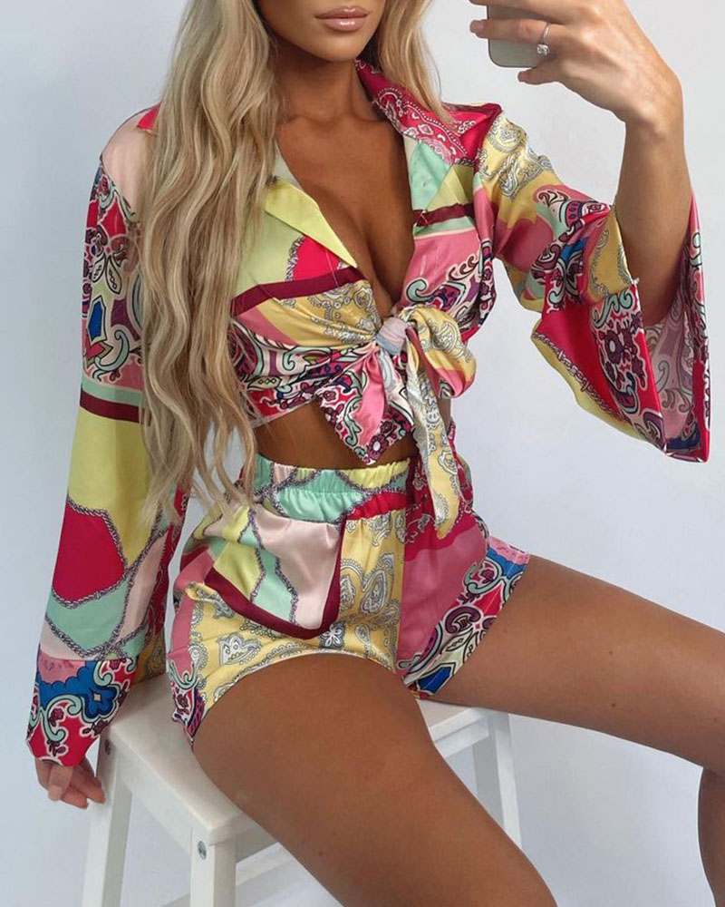 

Scarf Print Knot Front Top & Shorts Set, Style1