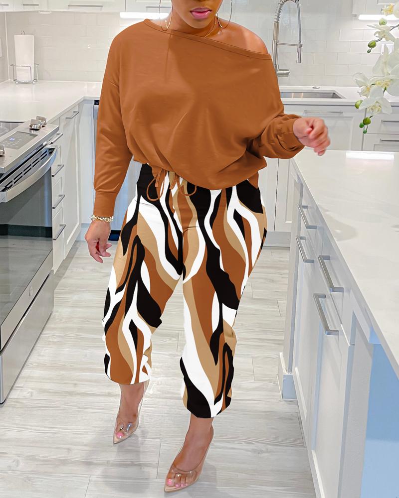

Skew Neck Top & Abstract Print Drawstring Pants Set, Brown