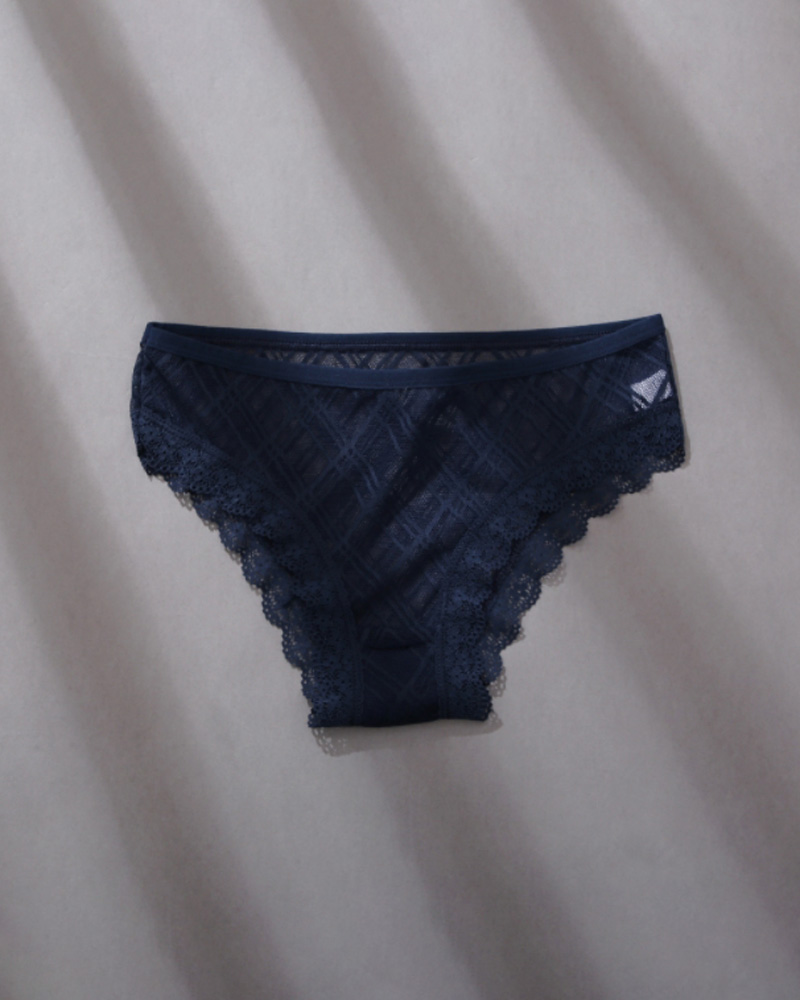 

Breathable Scallop Trim Lace Panty, Blue