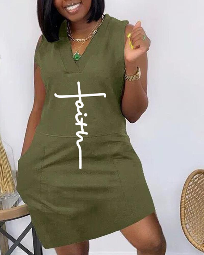 

Plus Size Letter Print Pocket Detail Sleeveless Casual Dress, Army green