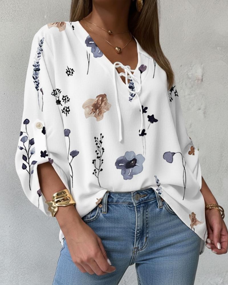

Blusa casual de modelagem solta com estampa floral em aquarela, decote em V, mangas dobráveis e amarração frontal., White