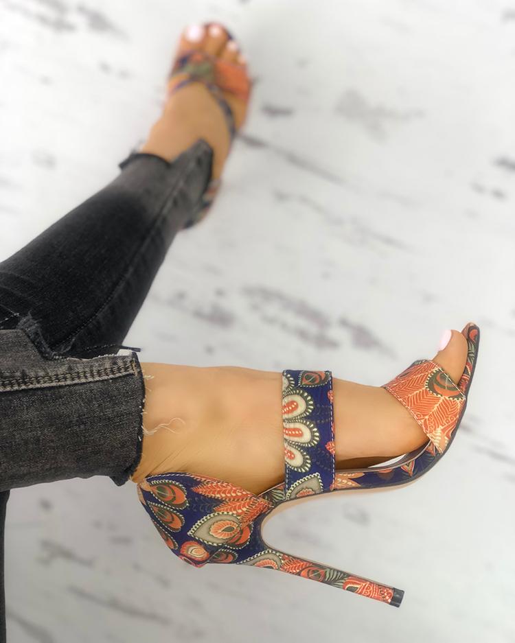 Tacones de aguja de doble banda con estampado de plumas de pavo real