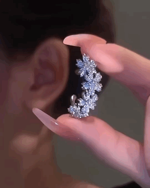 

1pcs Crystal Floral Pattern Ear Climber, Gold