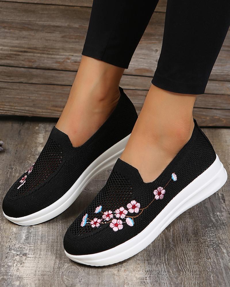 

National Style Floral Embroidery Hollow Out Slip-on, Black