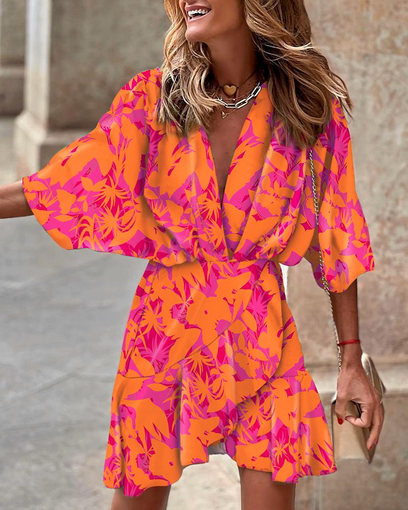 

Batwing Sleeve Ruffle Hem Plants Print Dress, Multicolor