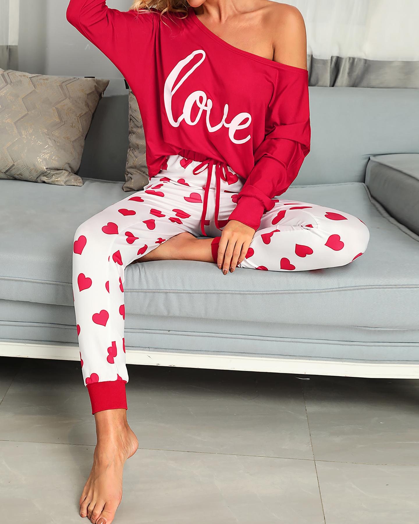 

Letter Heart Print Off Shoulder Pajamas Set, Red