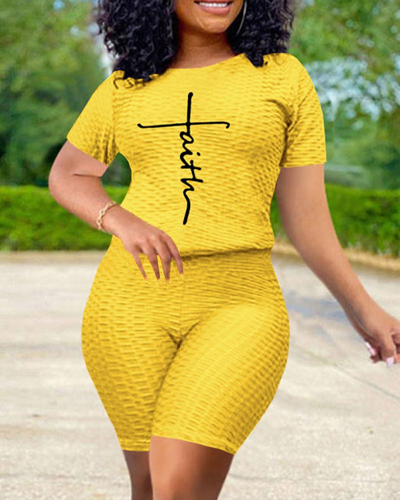 

Letter Print Textured Casual Top & Shorts Set, Yellow