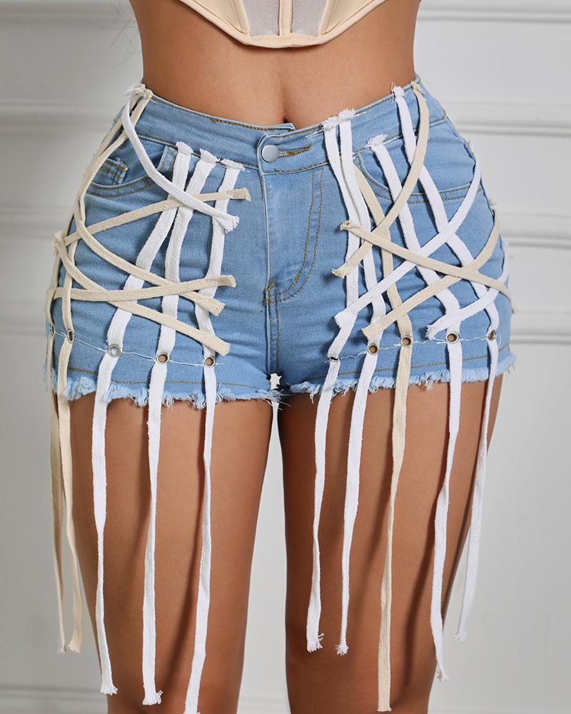 

Eyelet Strap Decor Fringe Hem Denim Shorts, Blue