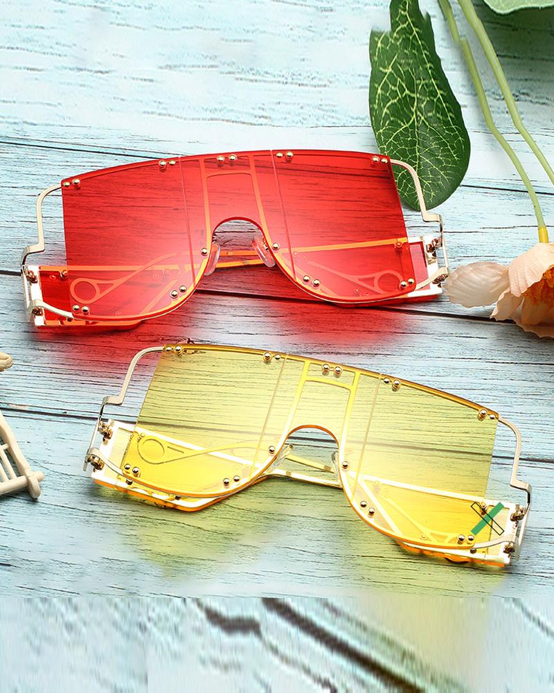 

1Pair Studded Decor Flat Top Tinted Fashion Sunglasses, Yellow