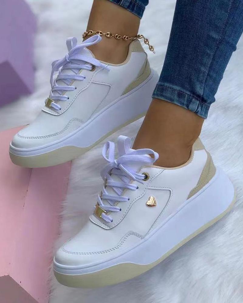 

Heart Pattern Contrast Paneled Platform Sneakers, Apricot
